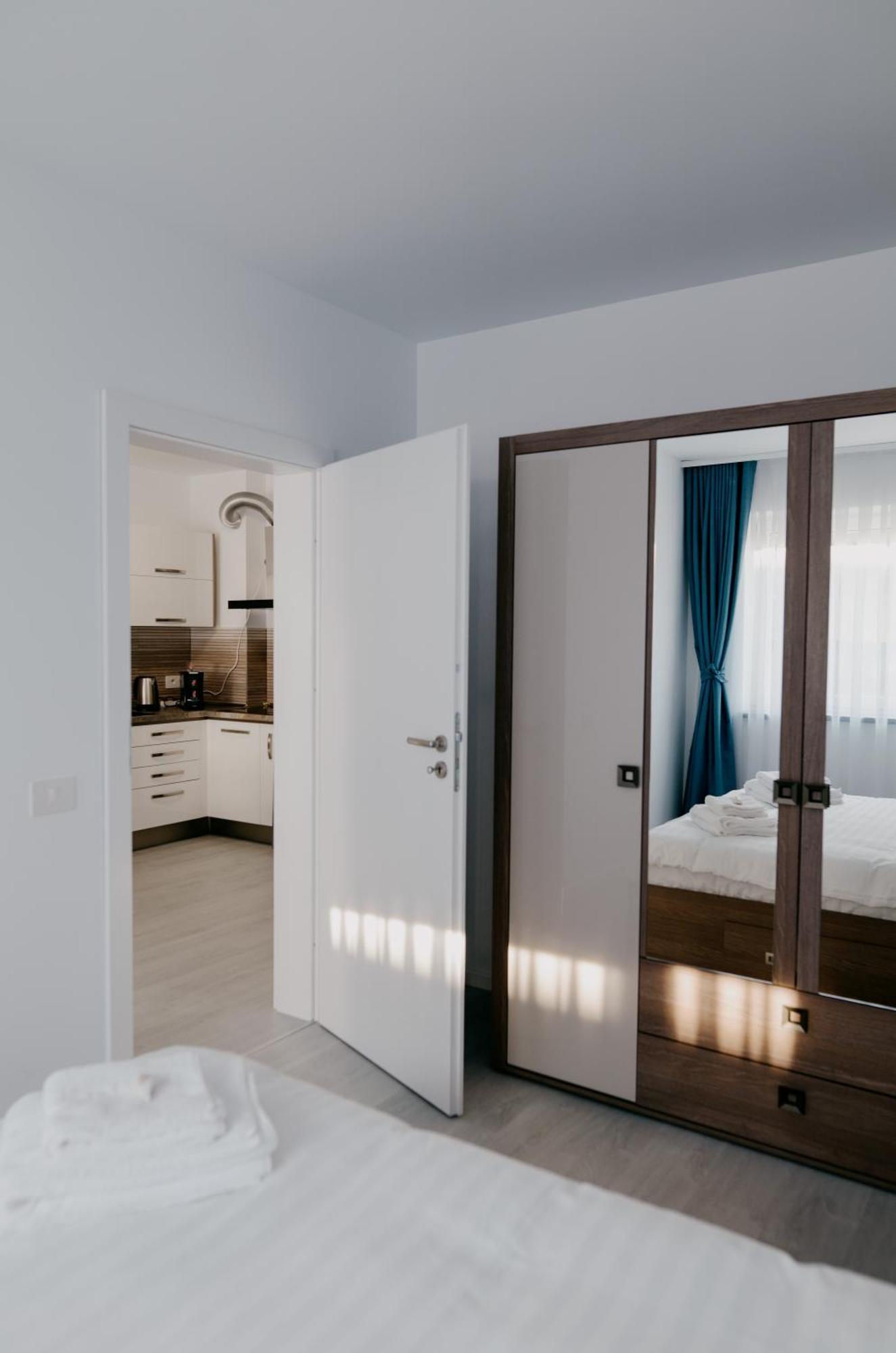 Royal Blue Property Oradea Εξωτερικό φωτογραφία