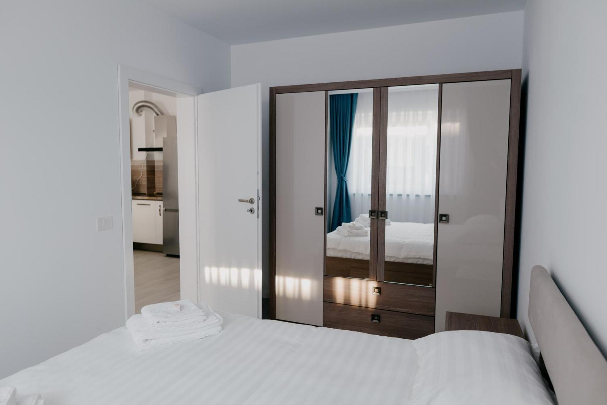 Royal Blue Property Oradea Εξωτερικό φωτογραφία