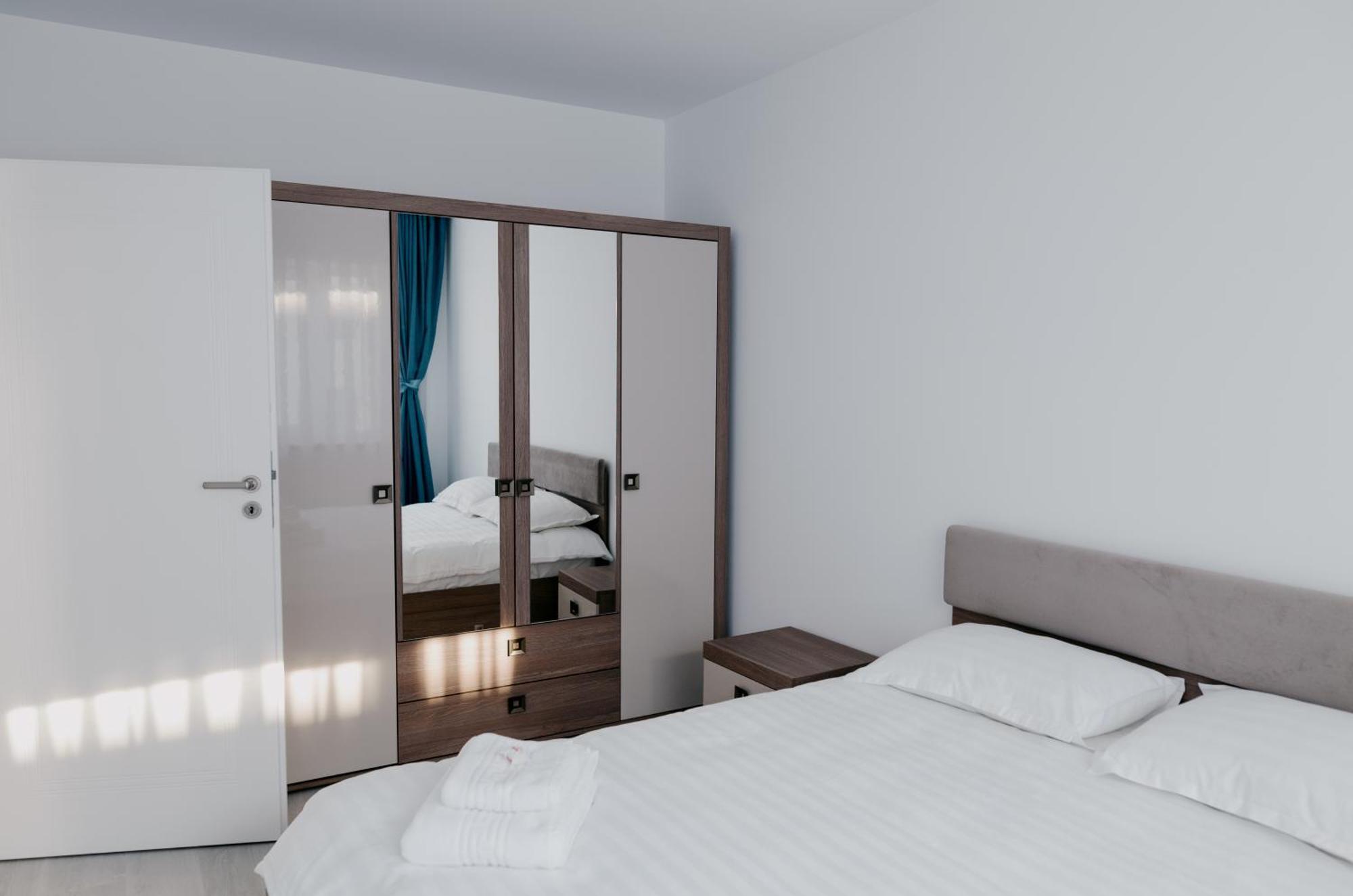 Royal Blue Property Oradea Εξωτερικό φωτογραφία