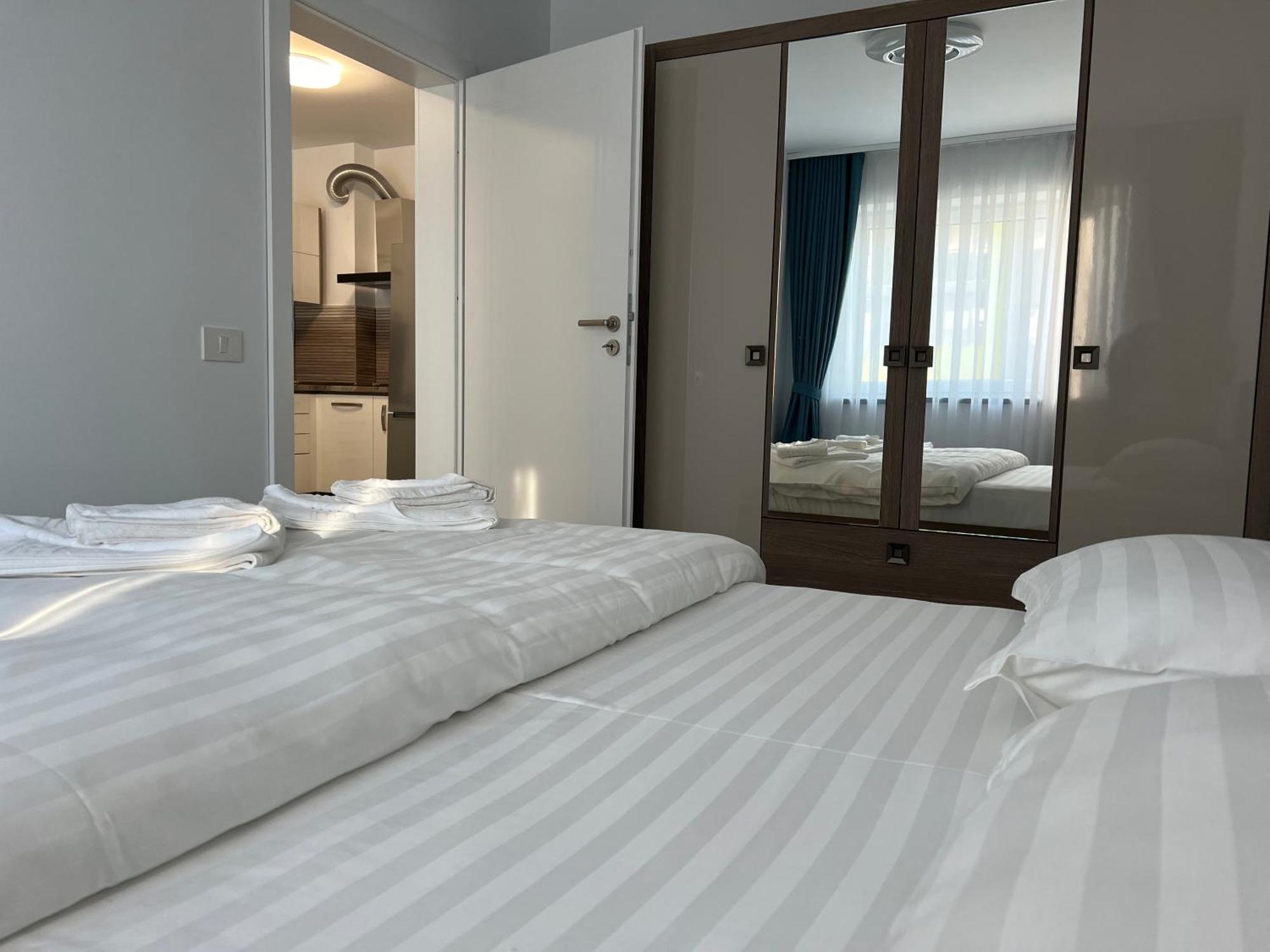 Royal Blue Property Oradea Εξωτερικό φωτογραφία